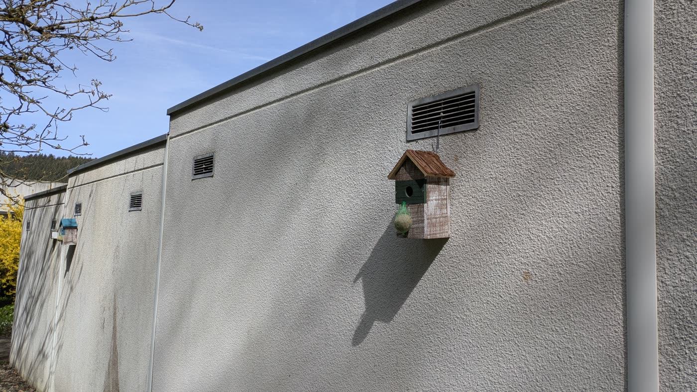 Nistkasten an der Hauswand